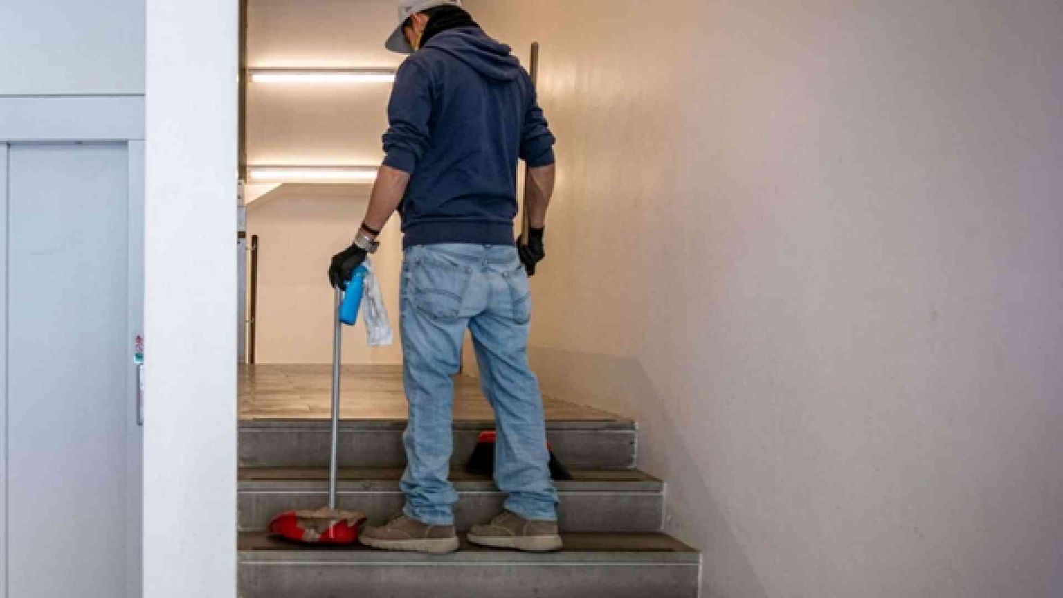 Colf e badanti possono lavorare. Ed è corsa ai contratti regolari