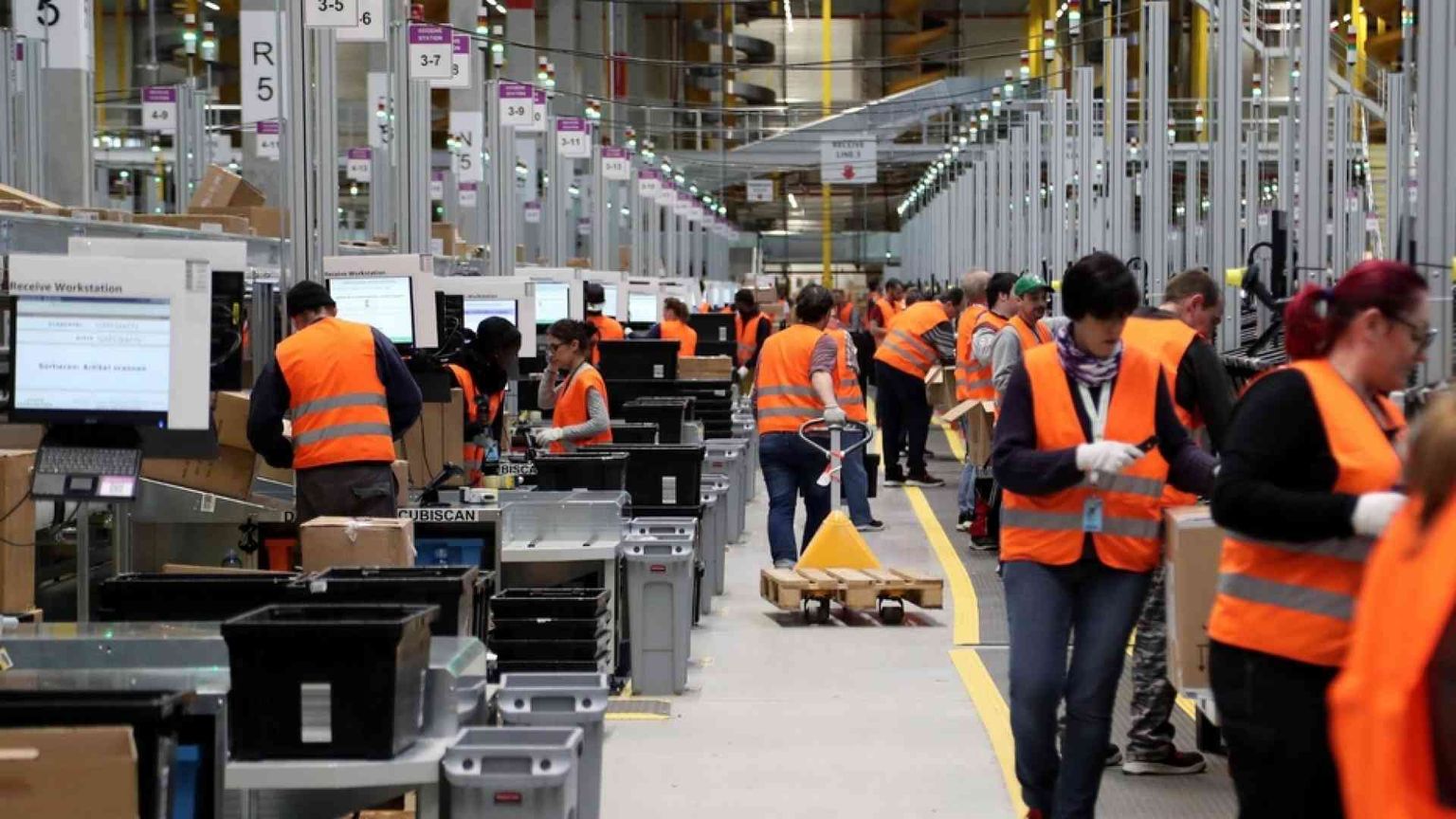 Dipendente positiva al Covid-19, ma il magazzino resta aperto