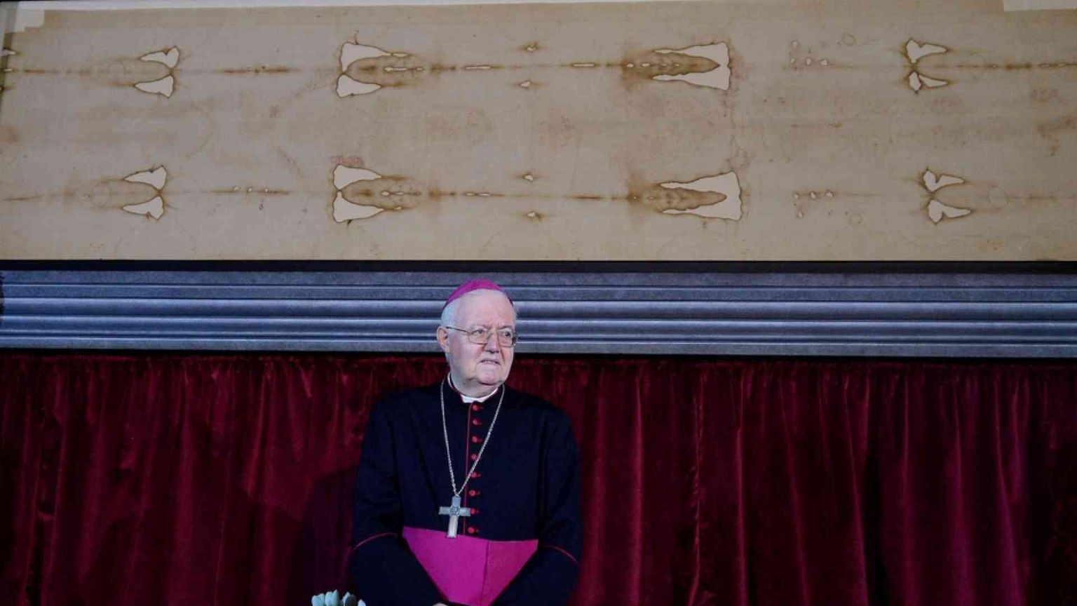 Sabato Santo davanti alla Sindone