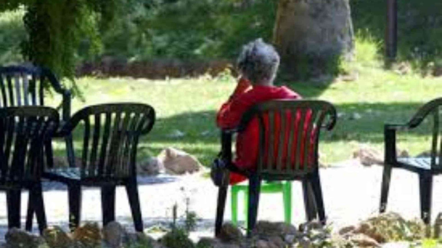 La Santa Sede: gli anziani più colpiti dal virus anche perché soli