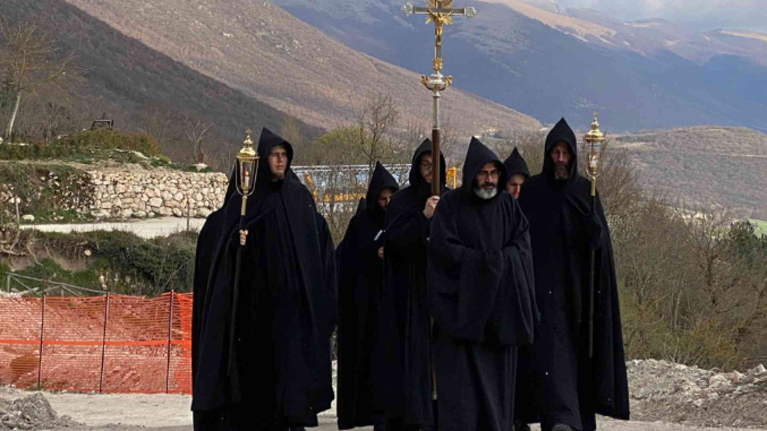 La preghiera di «liberazione» dei monaci contro il virus, guerre e carestie