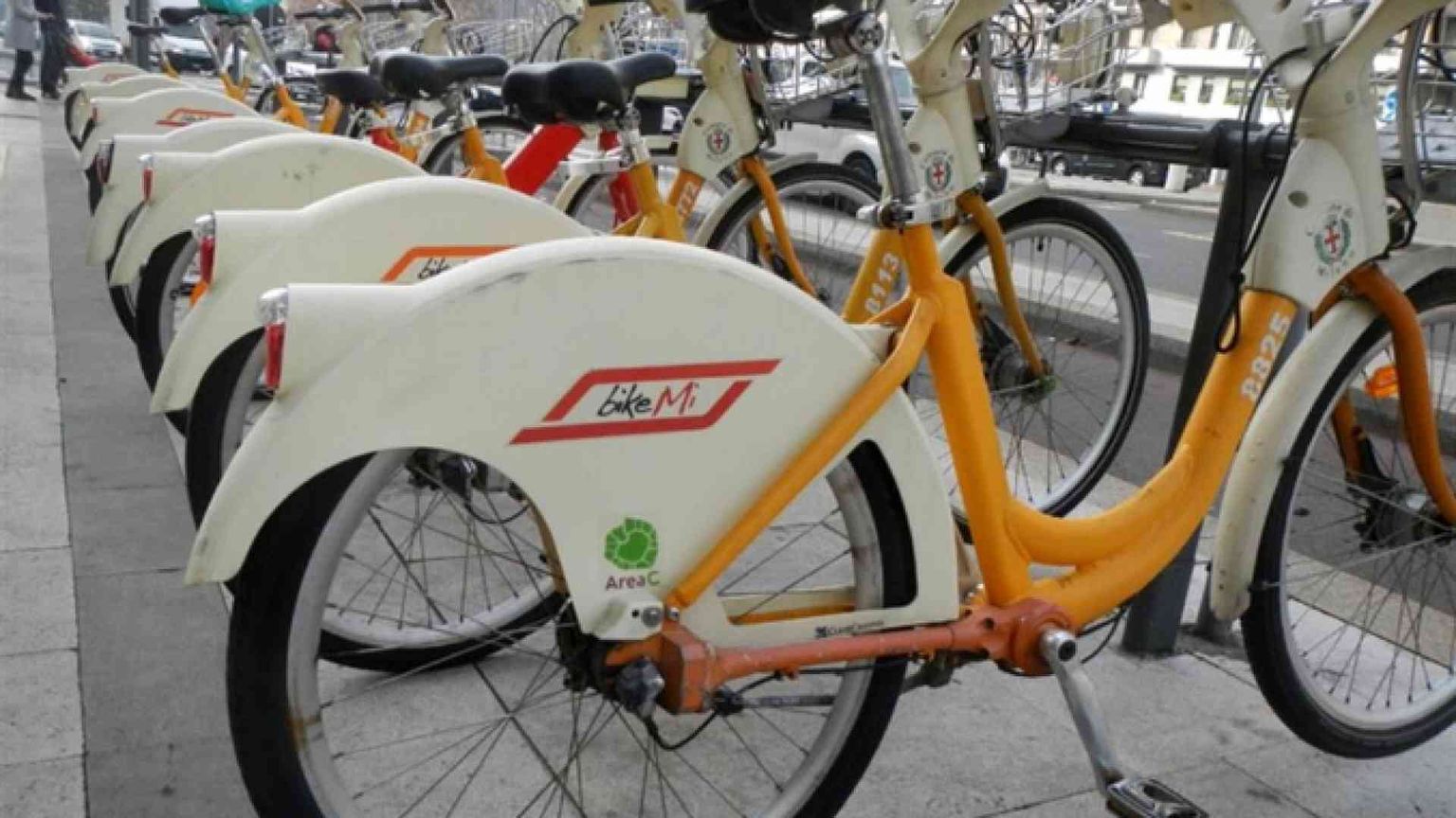 Moto, bici e monopattini: così cambia la sharing economy