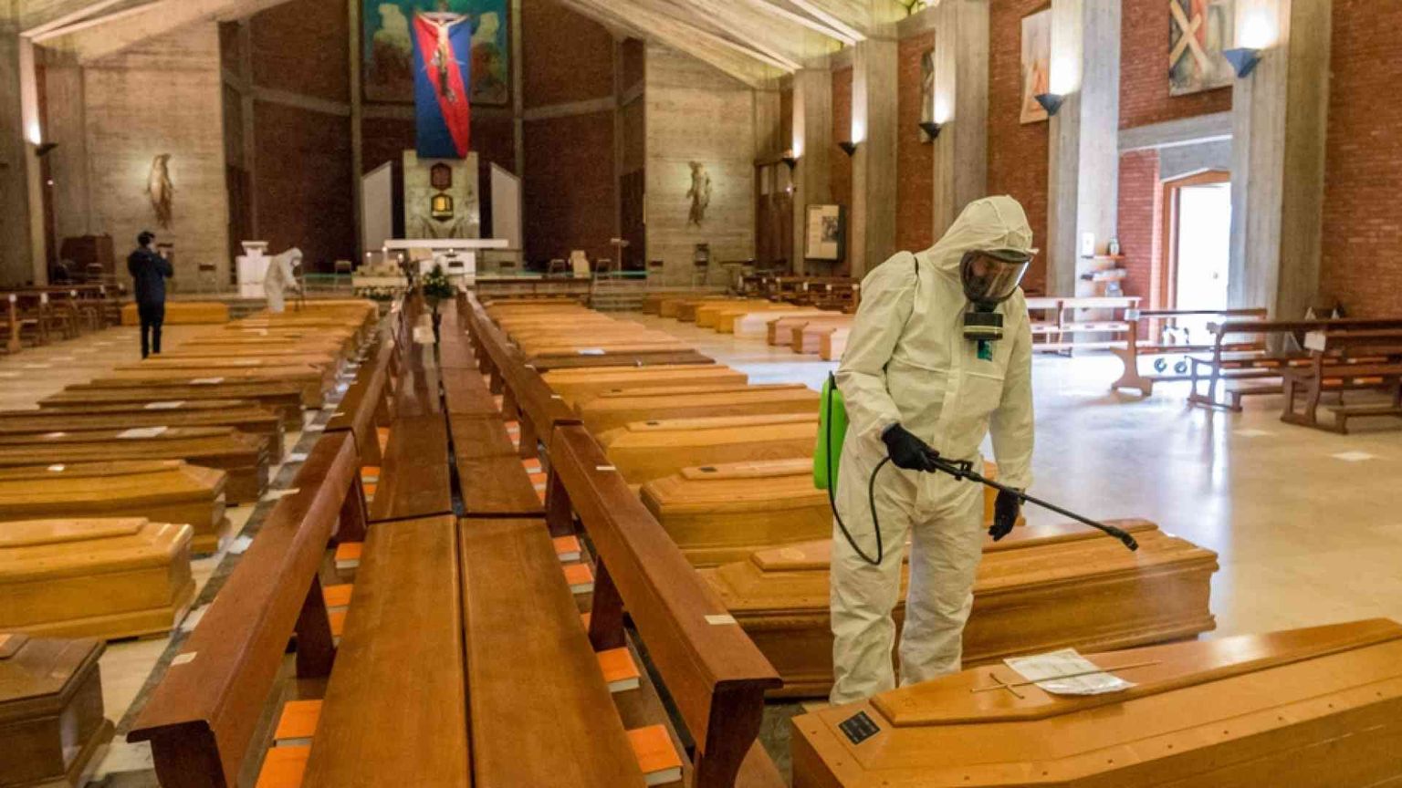 L'Istat: più 49 per cento dei decessi a marzo. Nove su 10 al Nord