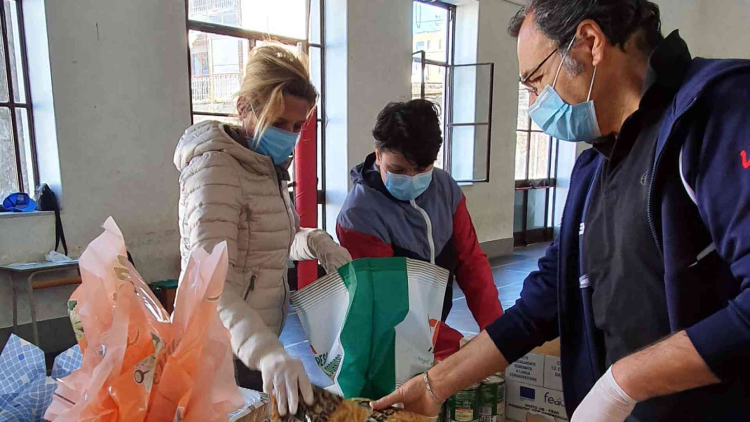 Il Santuario di Pompei non si ferma: aiuti a centinaia di ragazzi