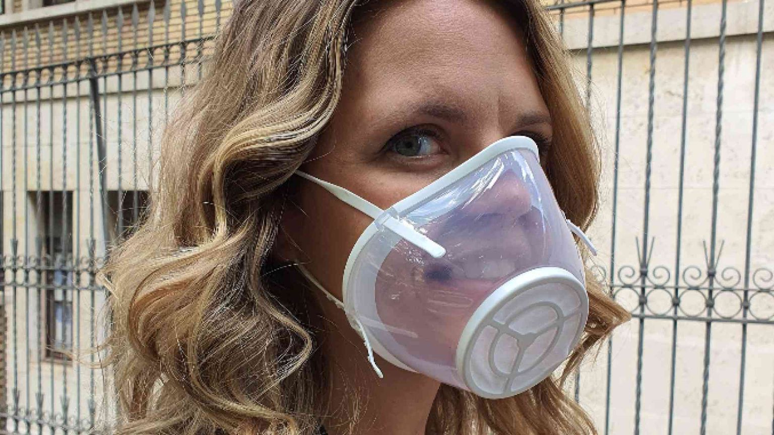 La mascherina trasparente in materiale riciclabile