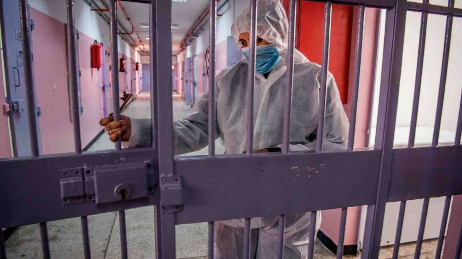 Fuori dall'angoscia, la paura da superare. Misure per la dignità