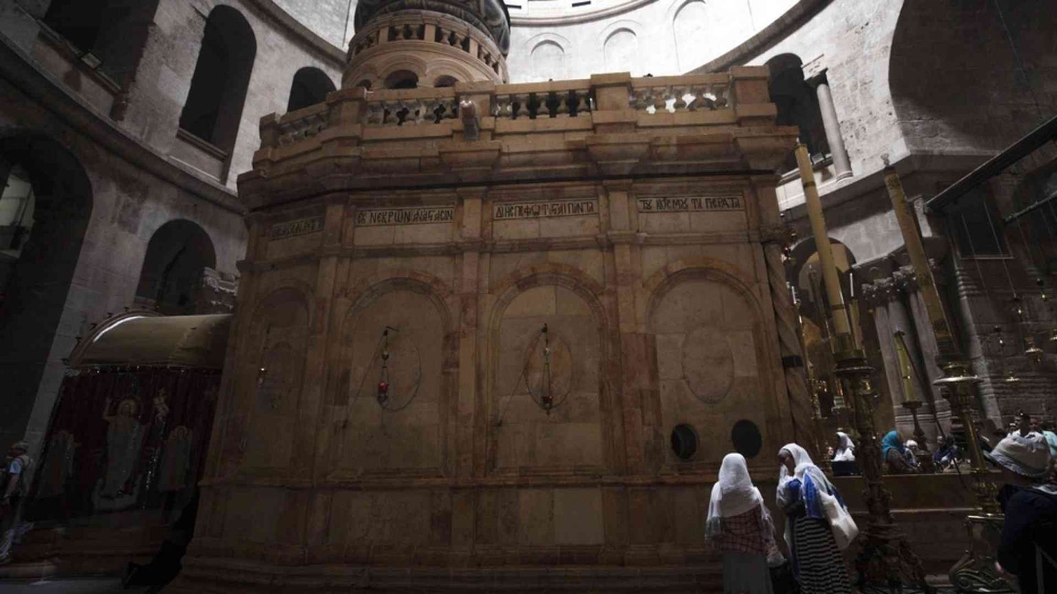 Riapre ai fedeli la Chiesa del Santo Sepolcro a Gerusalemme