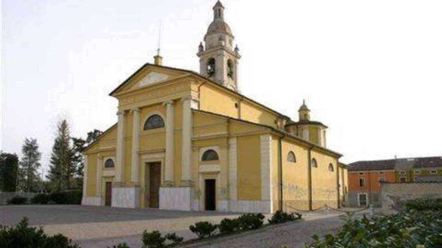 Tre paesi e un'unica Messa. Così la liturgia «sicura» unisce le parrocchie