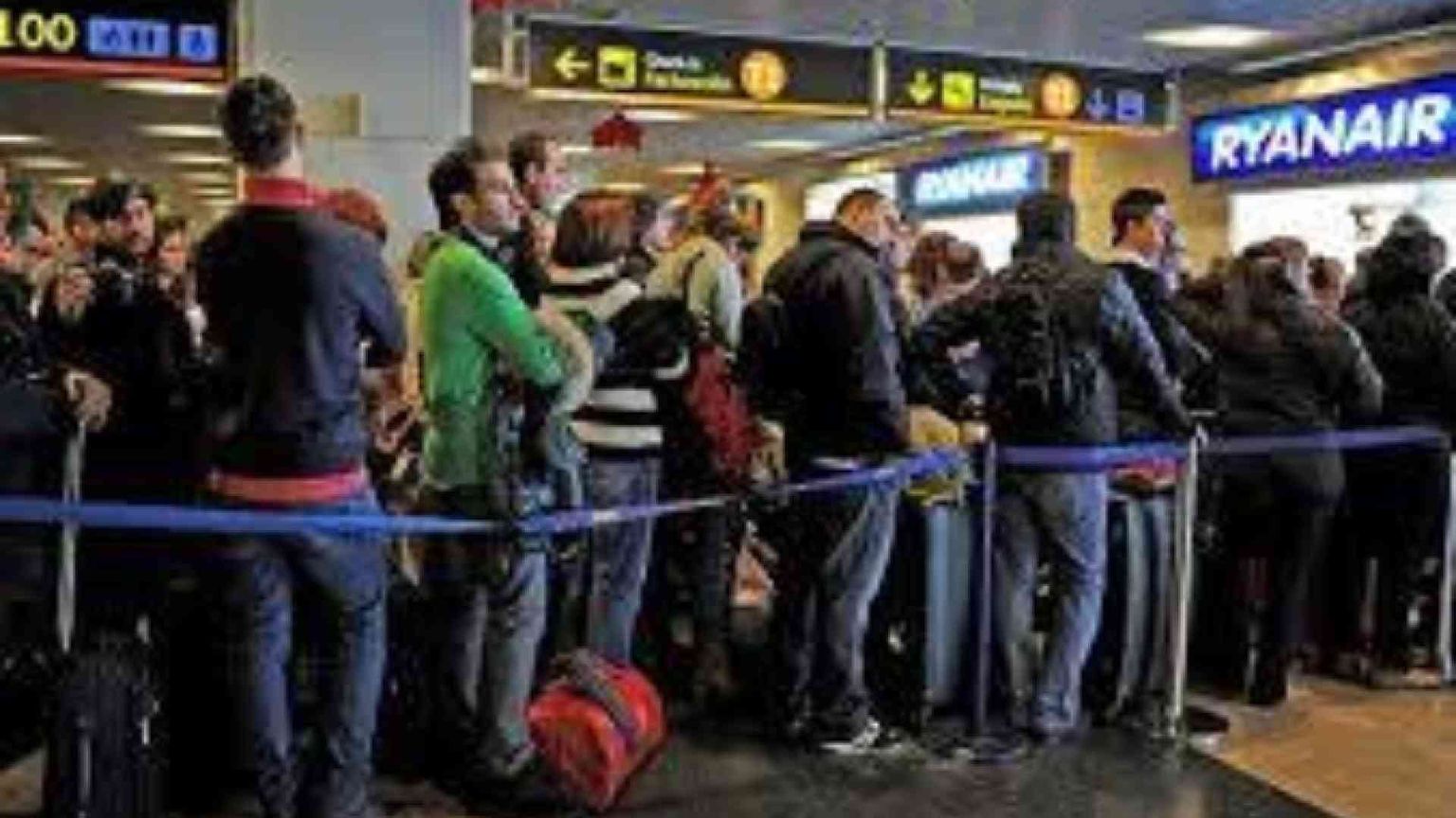 L'Enac vieta l'uso delle cappelliere: bagagli a mano in stiva