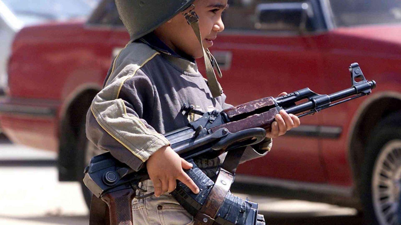 Kalashnikov, l'arma letale in guerra e di propaganda