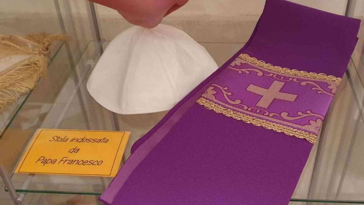 Le stole raccontano santi, papi e profeti