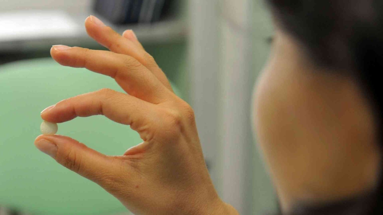 «Tra dolore e solitudine il mio aborto con la pillola»