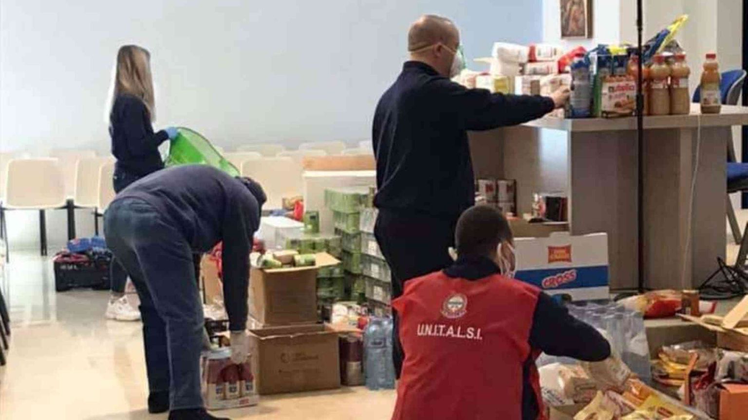 Alla mensa della Caritas tra gli italiani invisibili