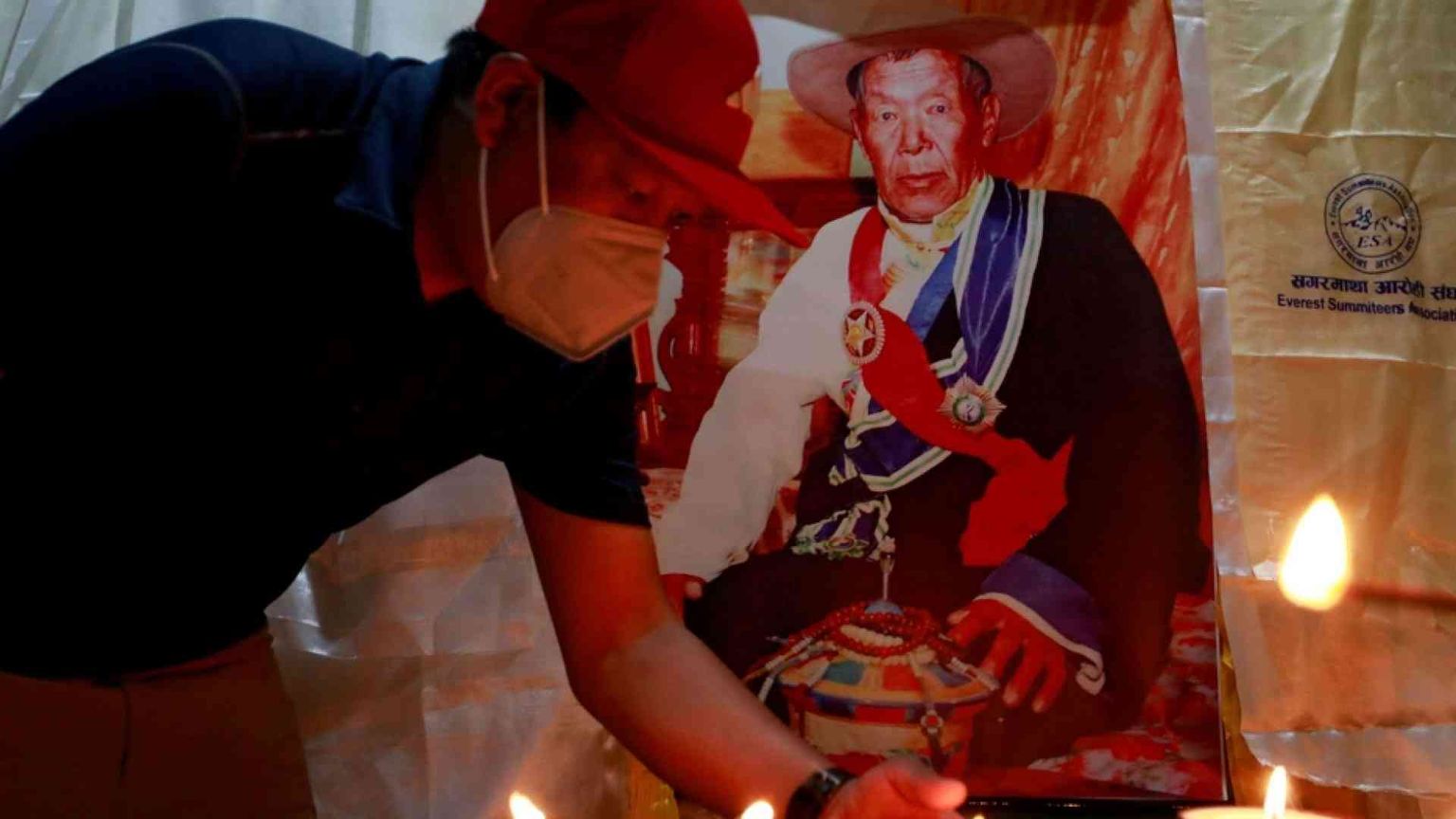 L'ultimo addio allo sherpa Ang Rita, il «Leopardo» dell'Everest