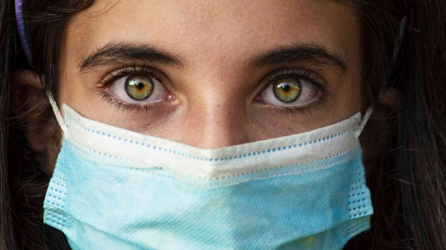 Impariamo di nuovo, proprio ora a guardarci negli occhi, nel profondo