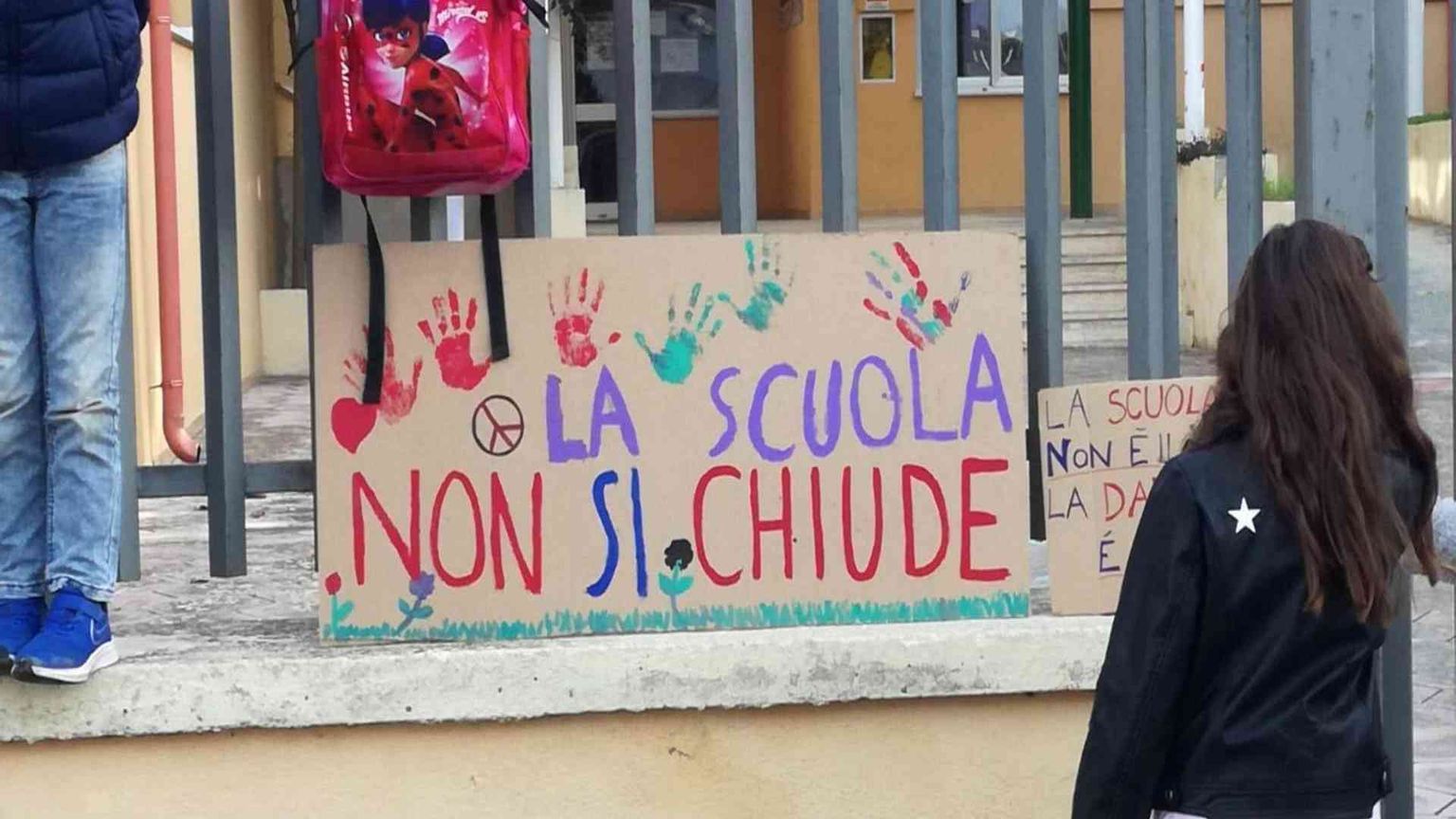 Governatori: scuole chiuse. Ira di Azzolina, ma Conte non li ferma