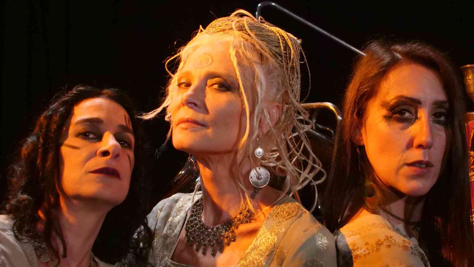 Isabel Russinova: il mio impegno a teatro contro la violenza sulle donne