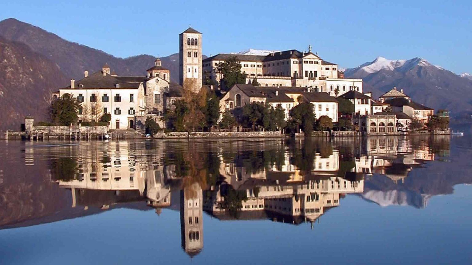 La badessa: «Nella notte del mondo la speranza è in una culla»