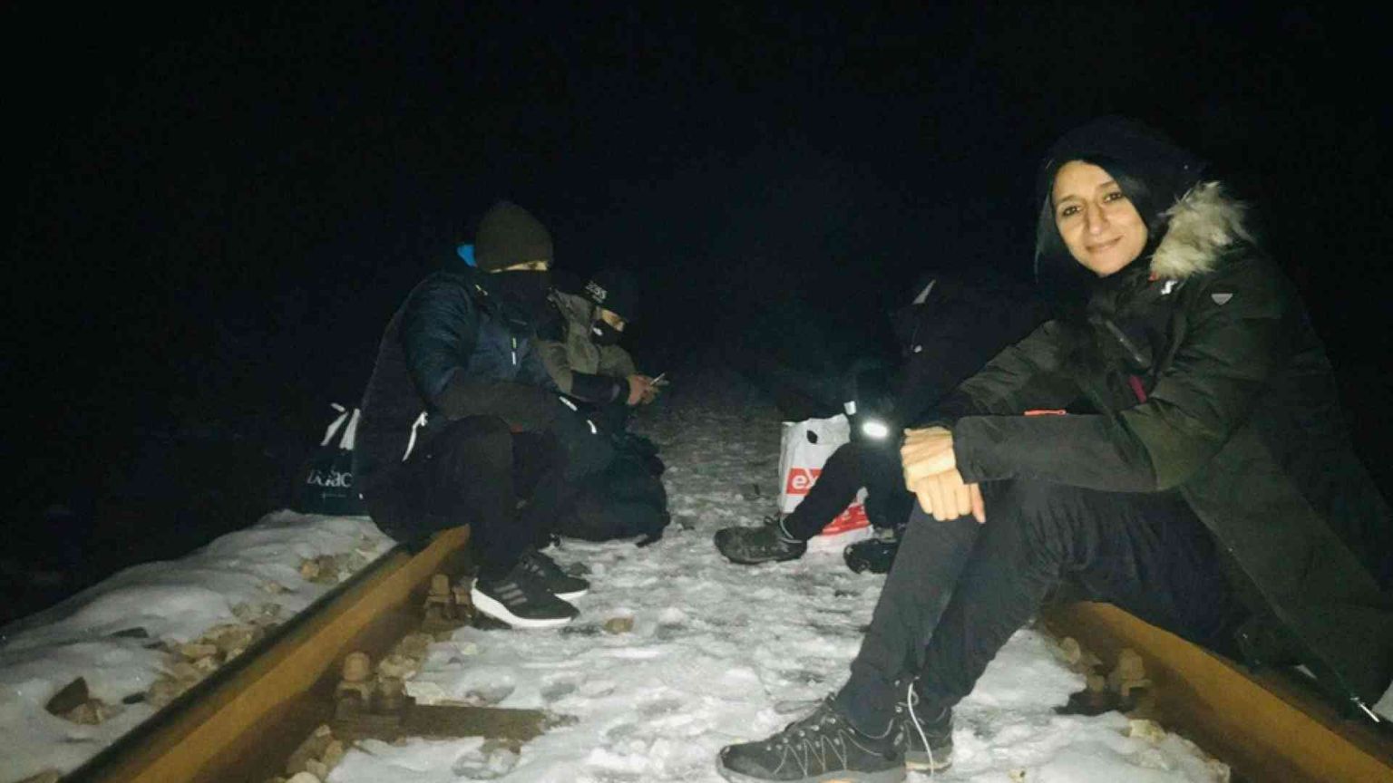 Soufi, l'attivista sulla Rotta Balcanica con i suoi compagni di viaggio