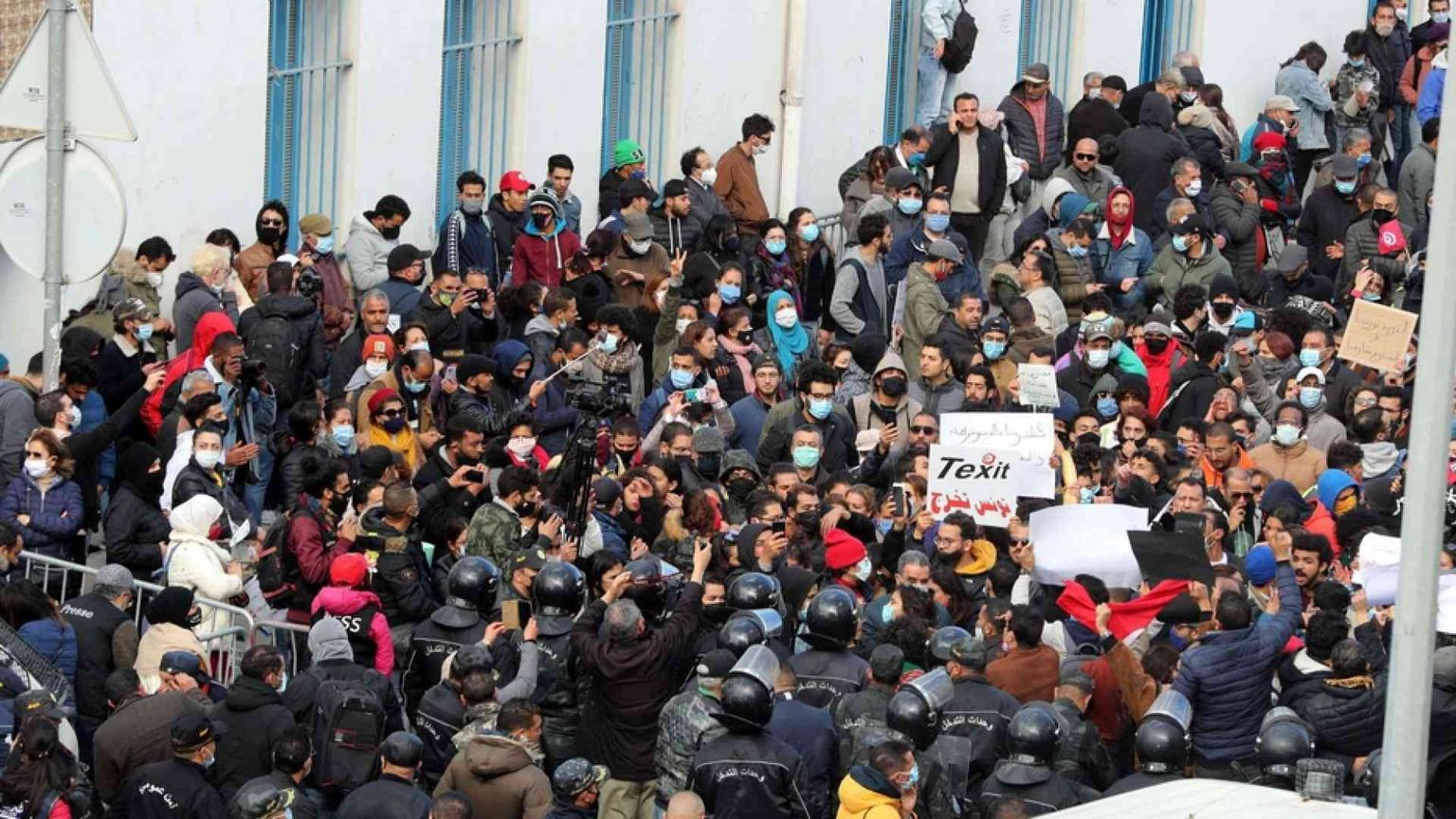 La Tunisia ripiomba nella rivoluzione: fame e governo i bersagli della piazza