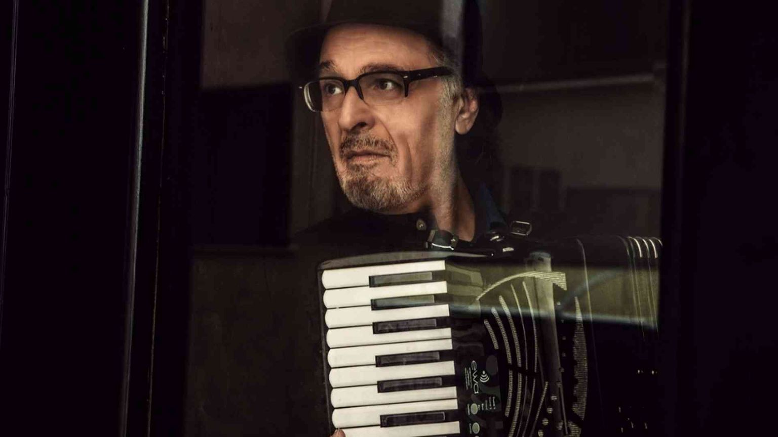 I 70 anni di Eduardo De Crescenzo: «Nella musica ho trovato l'essenza»