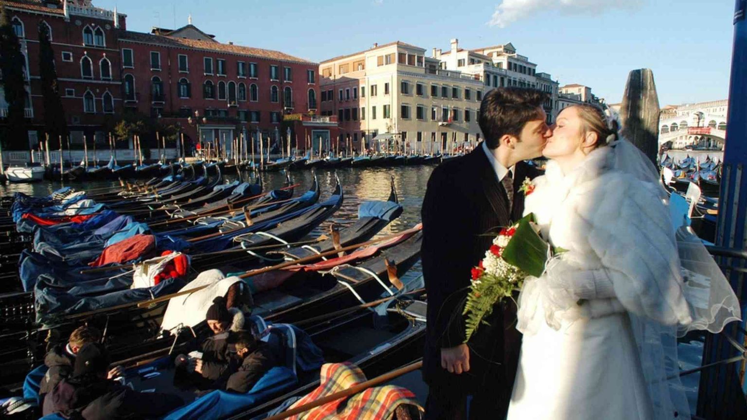 Il crollo infinito dei matrimoni. Al Nord due su tre con rito civile