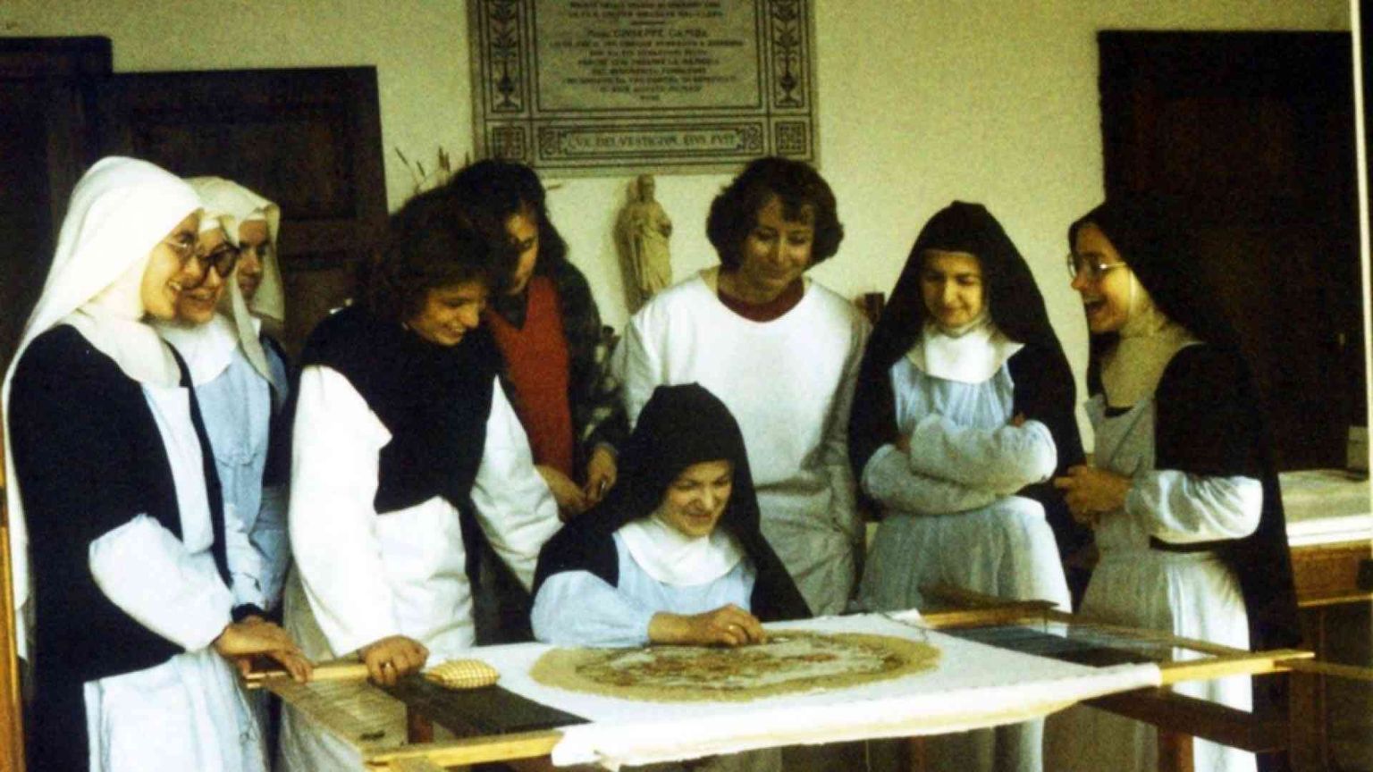 Le monache di San Giulio restaurano «gli abiti» della preghiera