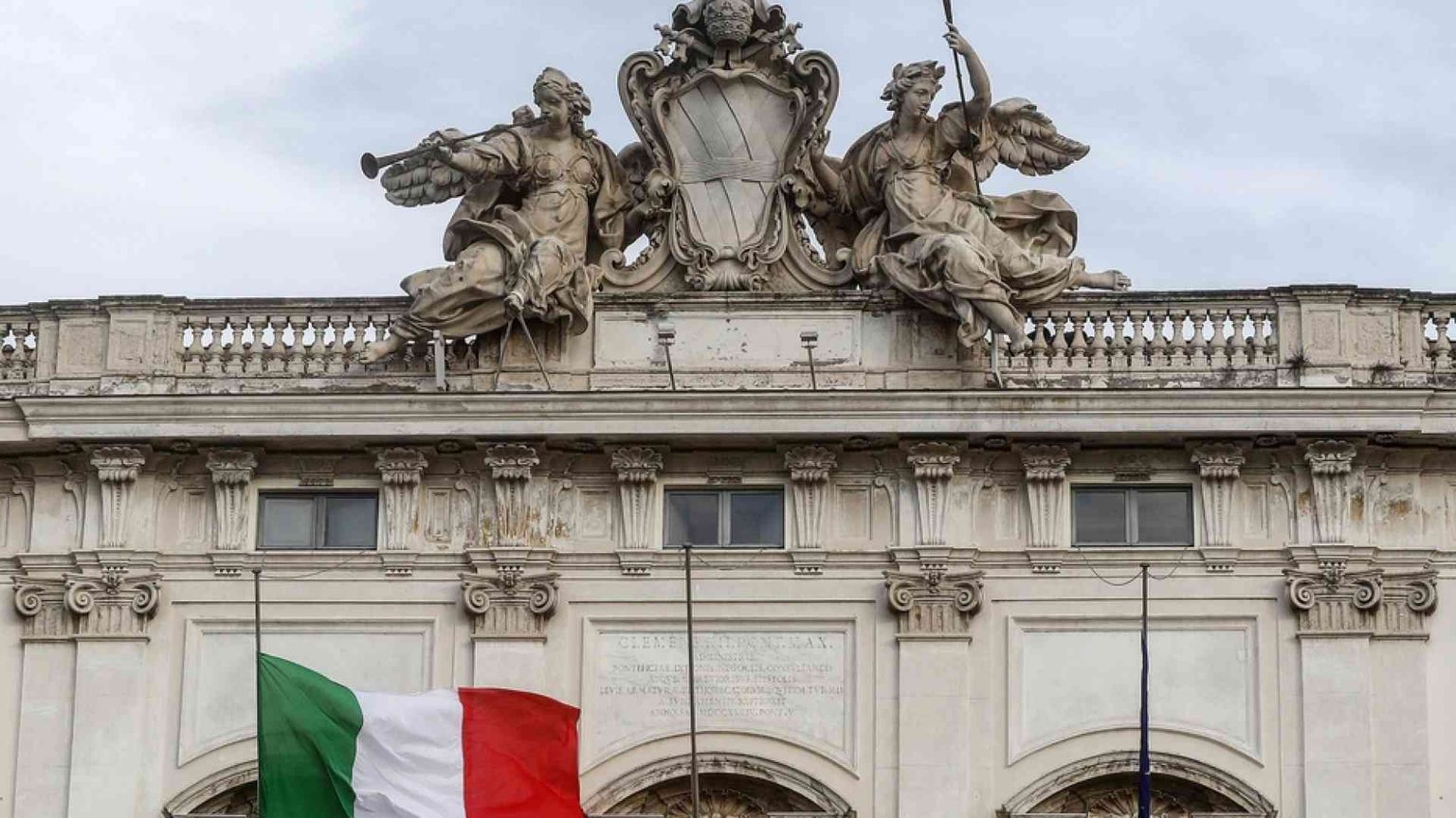 Bambini di coppie dello stesso sesso, la Consulta: una legge per tutelarli