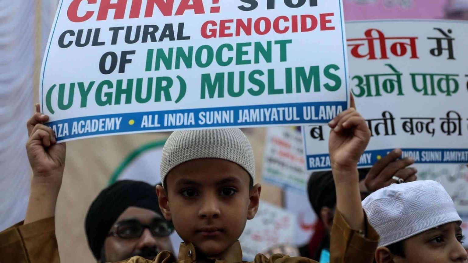Strappati alle famiglie e chiusi negli orfanotrofi: il dramma dei bimbi uighuri