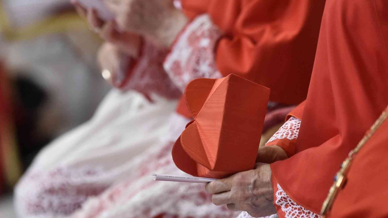 Crisi per Covid, in Vaticano ridotti gli stipendi di cardinali e superiori
