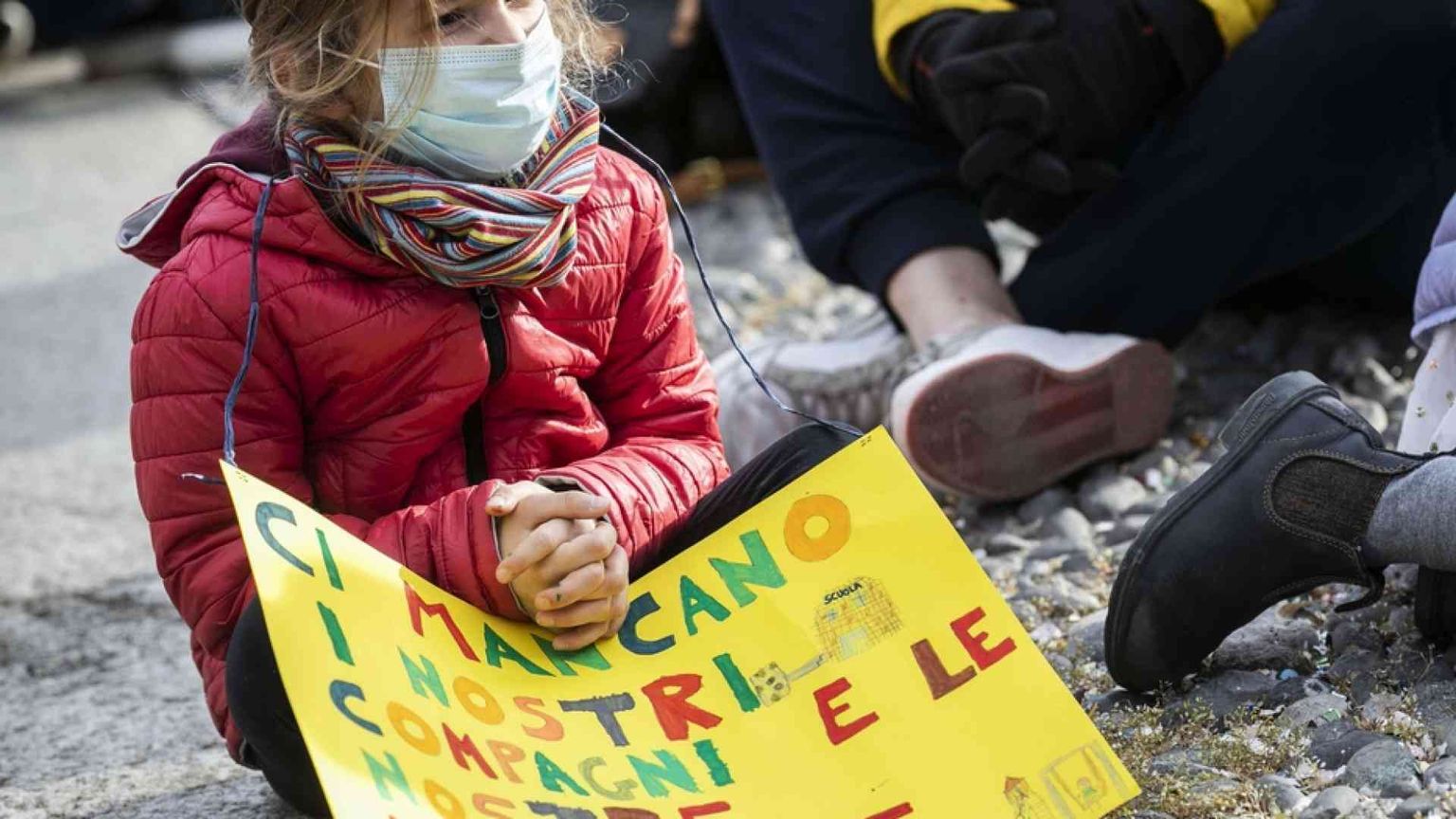 Scuola in presenza e spostamenti: Draghi studia le aperture di aprile