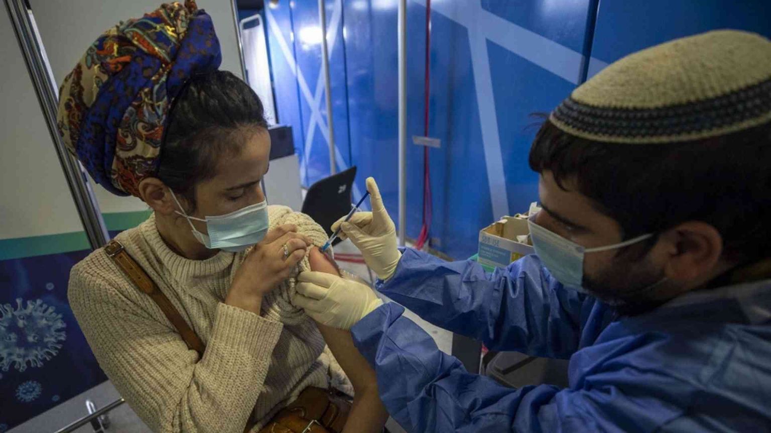 Vaccini ai più fragili (e morti azzerati). Il modello Israele che ci servirebbe