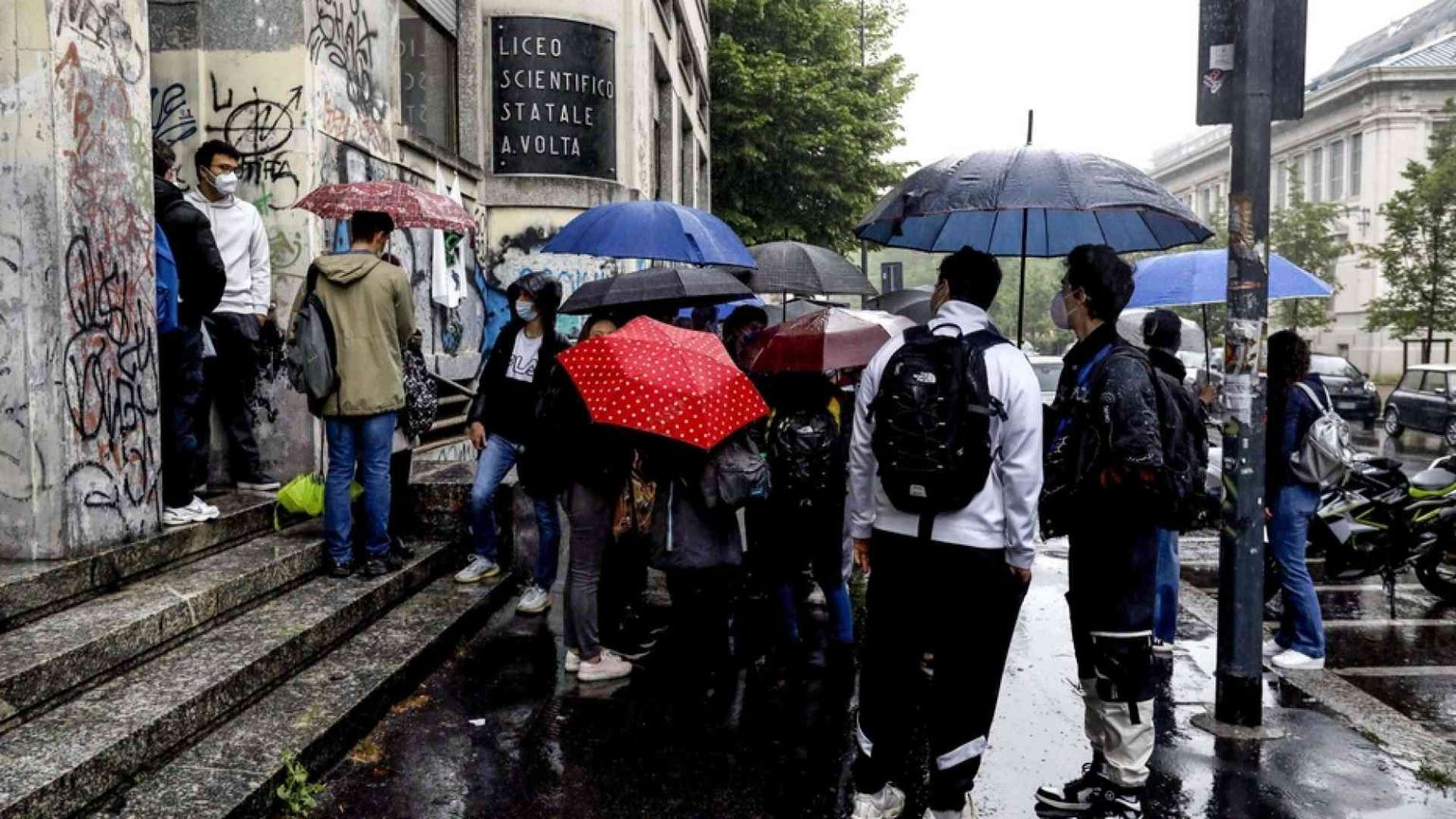 Il ritorno a scuola, presidi e sindacati preoccupati per spazi e trasporti