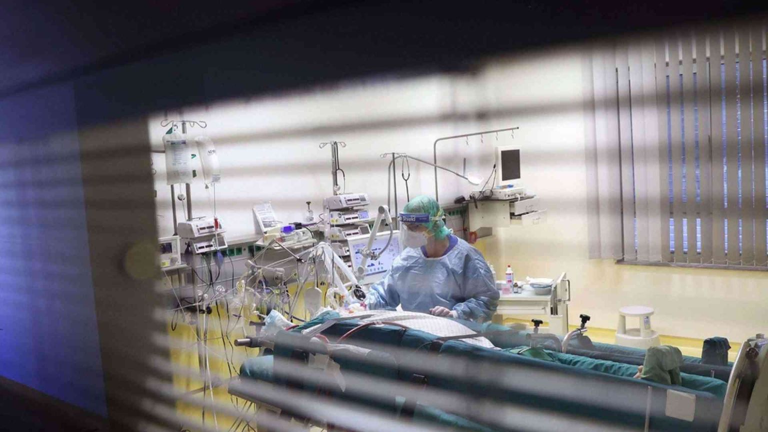 In Italia superati i 4 milioni di contagi. Oggi 14.320 casi e 288 morti