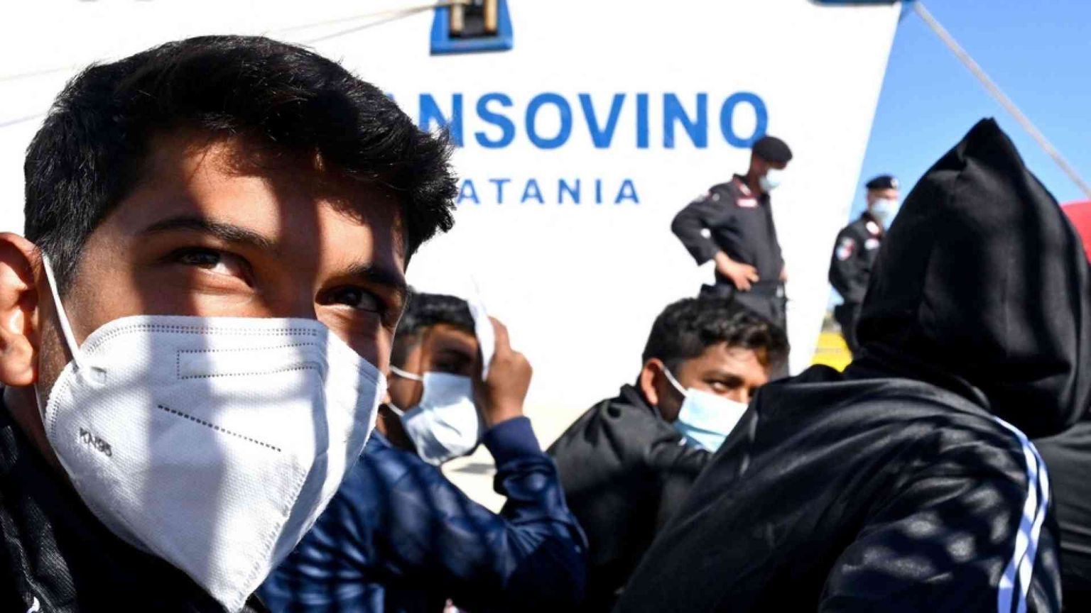«Migranti esclusi dalle vaccinazioni: è un'emergenza di salute pubblica»