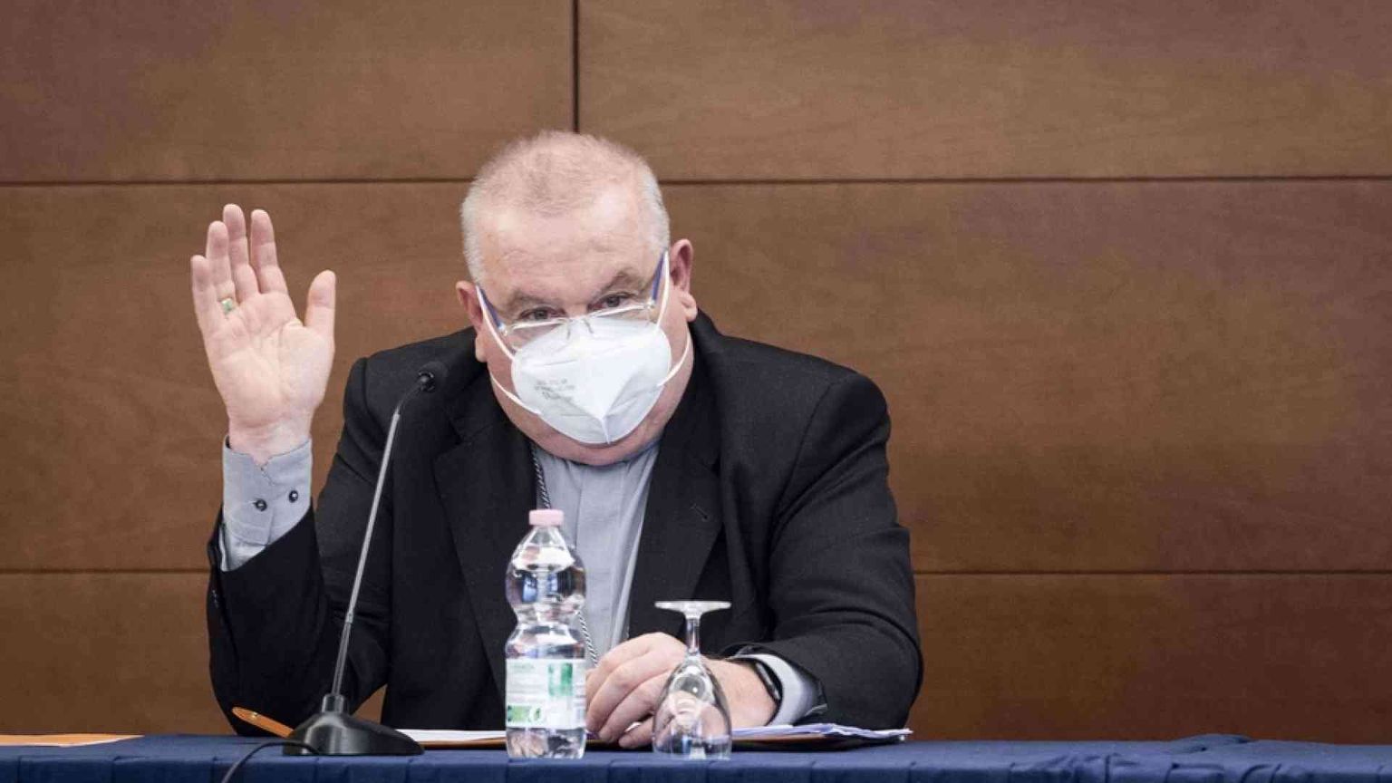 "Vescovi attenti a lavoro, sicurezza e migrazioni. Sinodo, non parlamento"