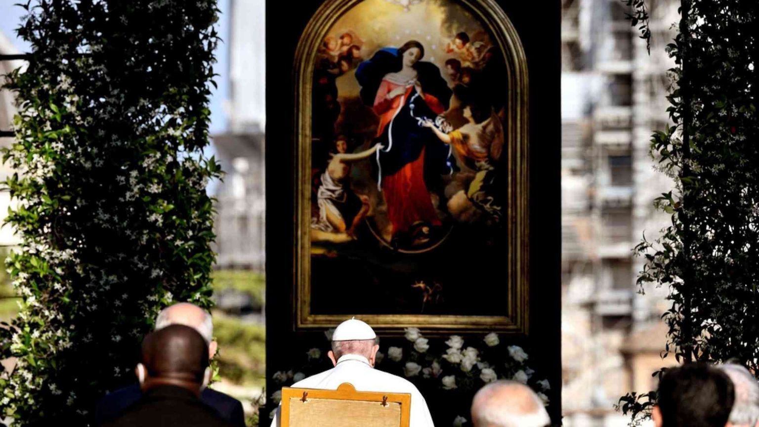 Nel 1986 il gesuita Bergoglio "folgorato" dalla Madonna che scioglie i nodi