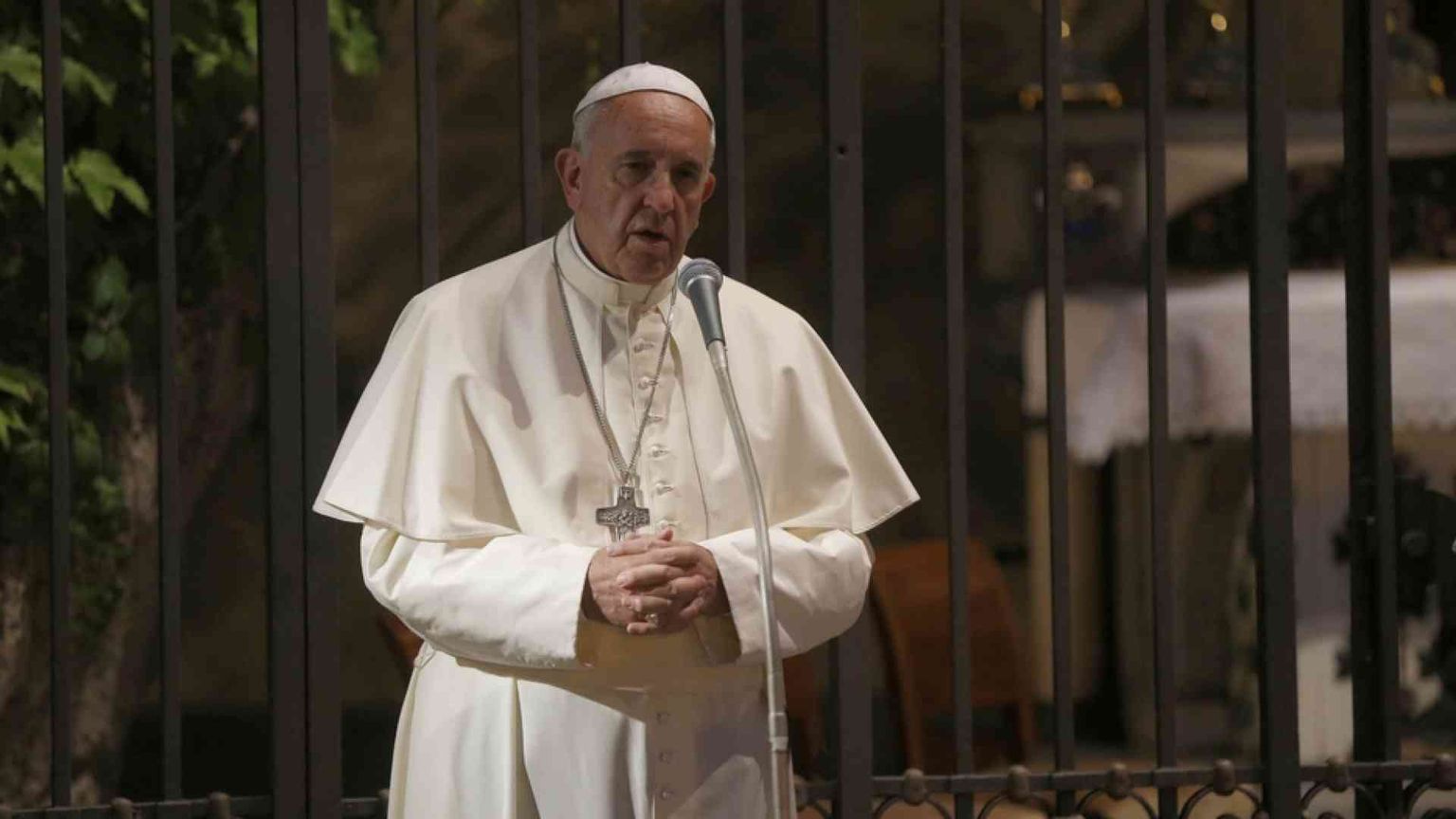 Il Papa conclude la maratona di preghiera nei Giardini vaticani