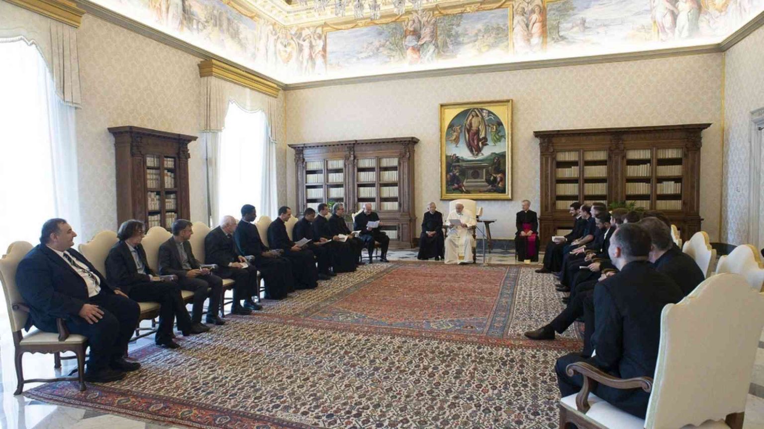 Papa Francesco: no ai preti "superman", nella fragilità si incontra il Signore