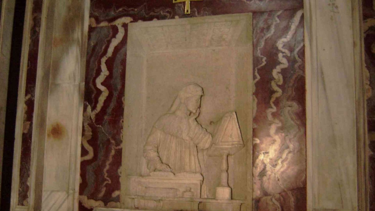 Il prete podista che prega con Dante