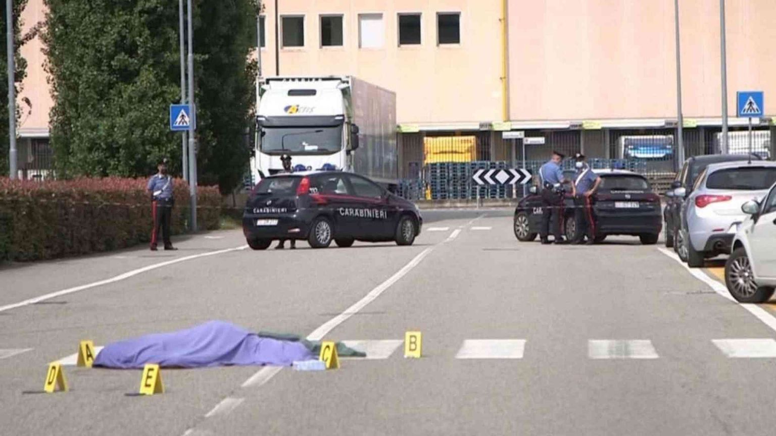 Sindacalista travolto e ucciso, si scatena la protesta