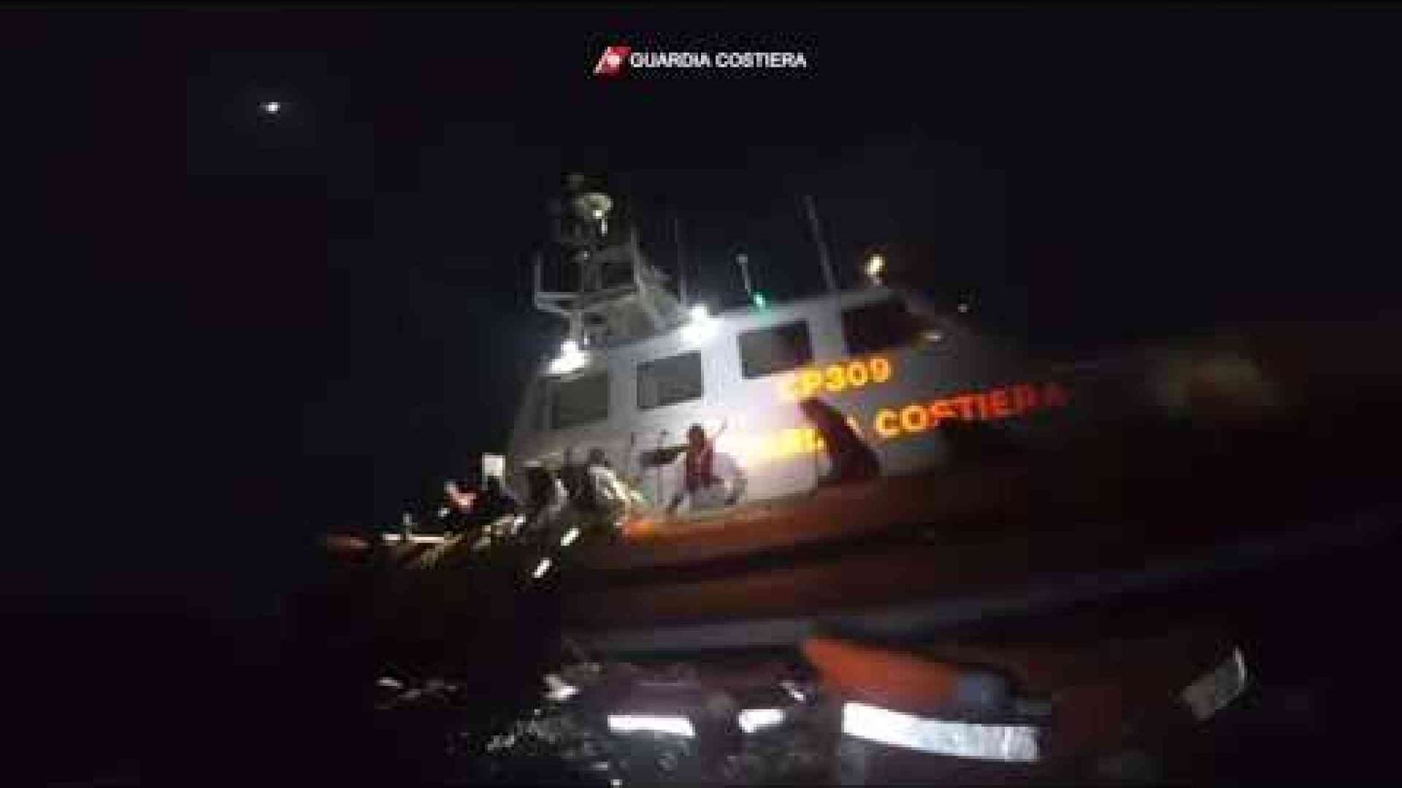 Naufragio, 7 donne morte a Lampedusa. E una bimba di 5 anni alle Canarie