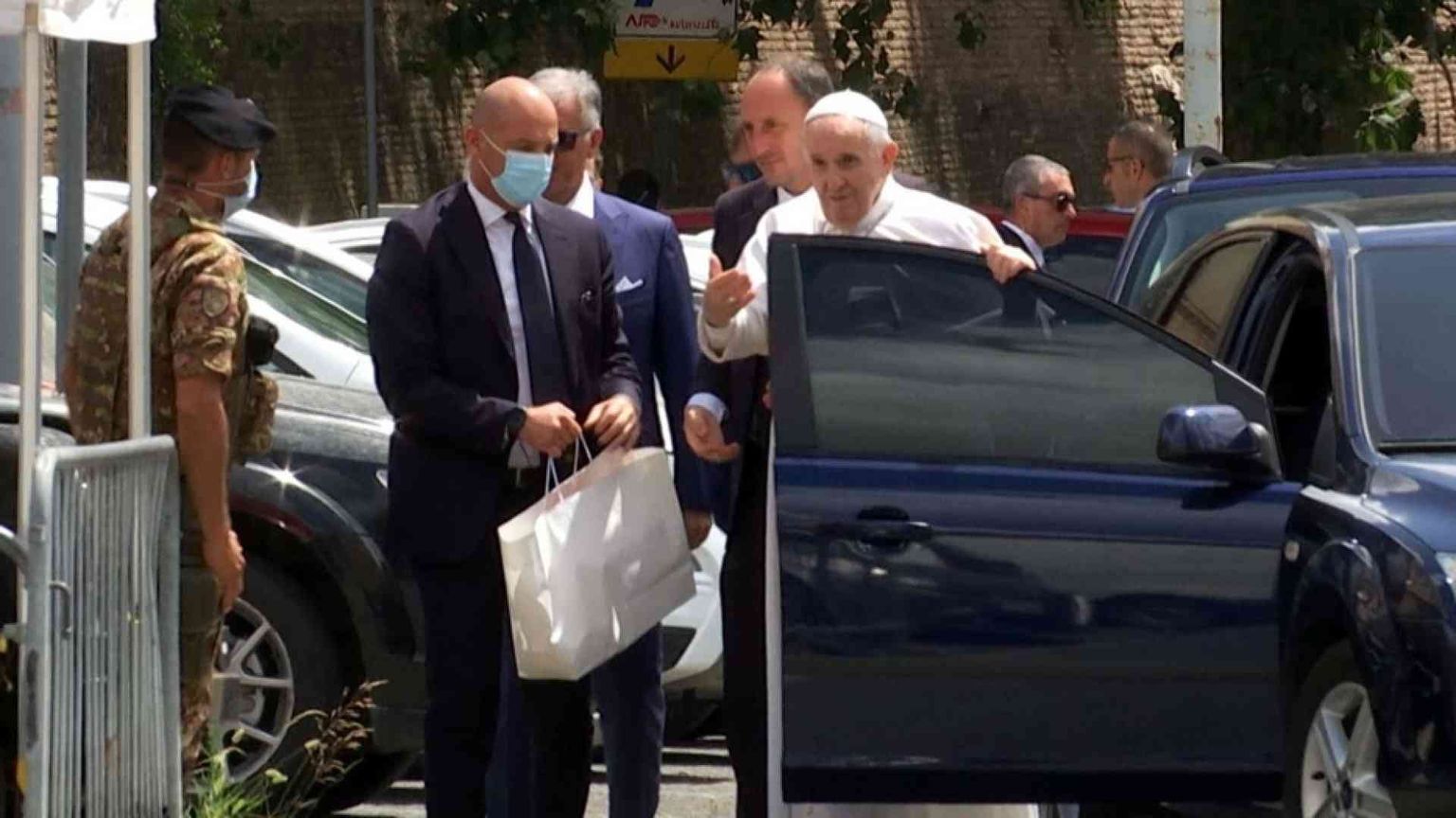 Papa Francesco è stato dimesso dall'ospedale