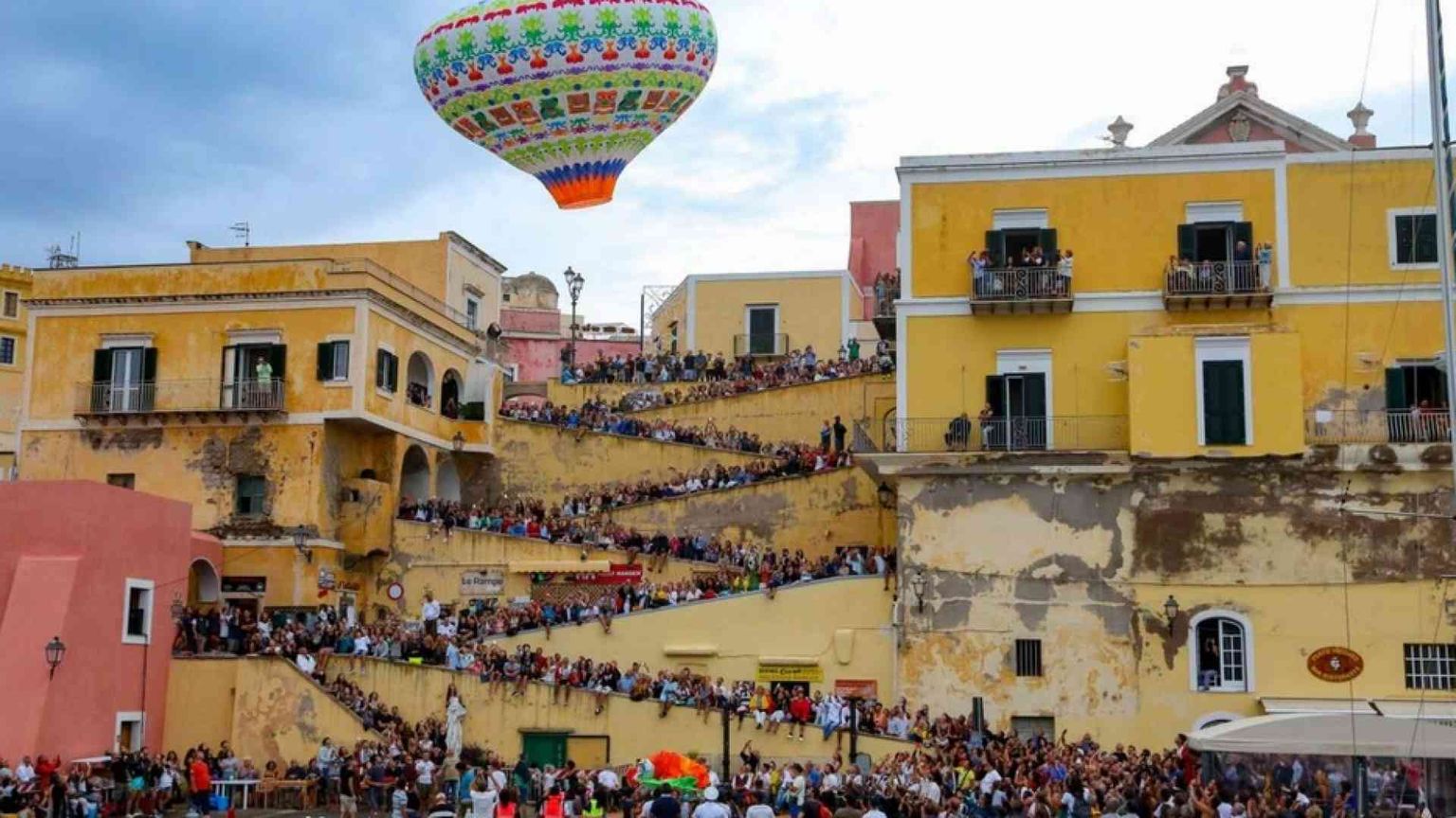 Dall'isola di Ventotene sorge una candida libertà