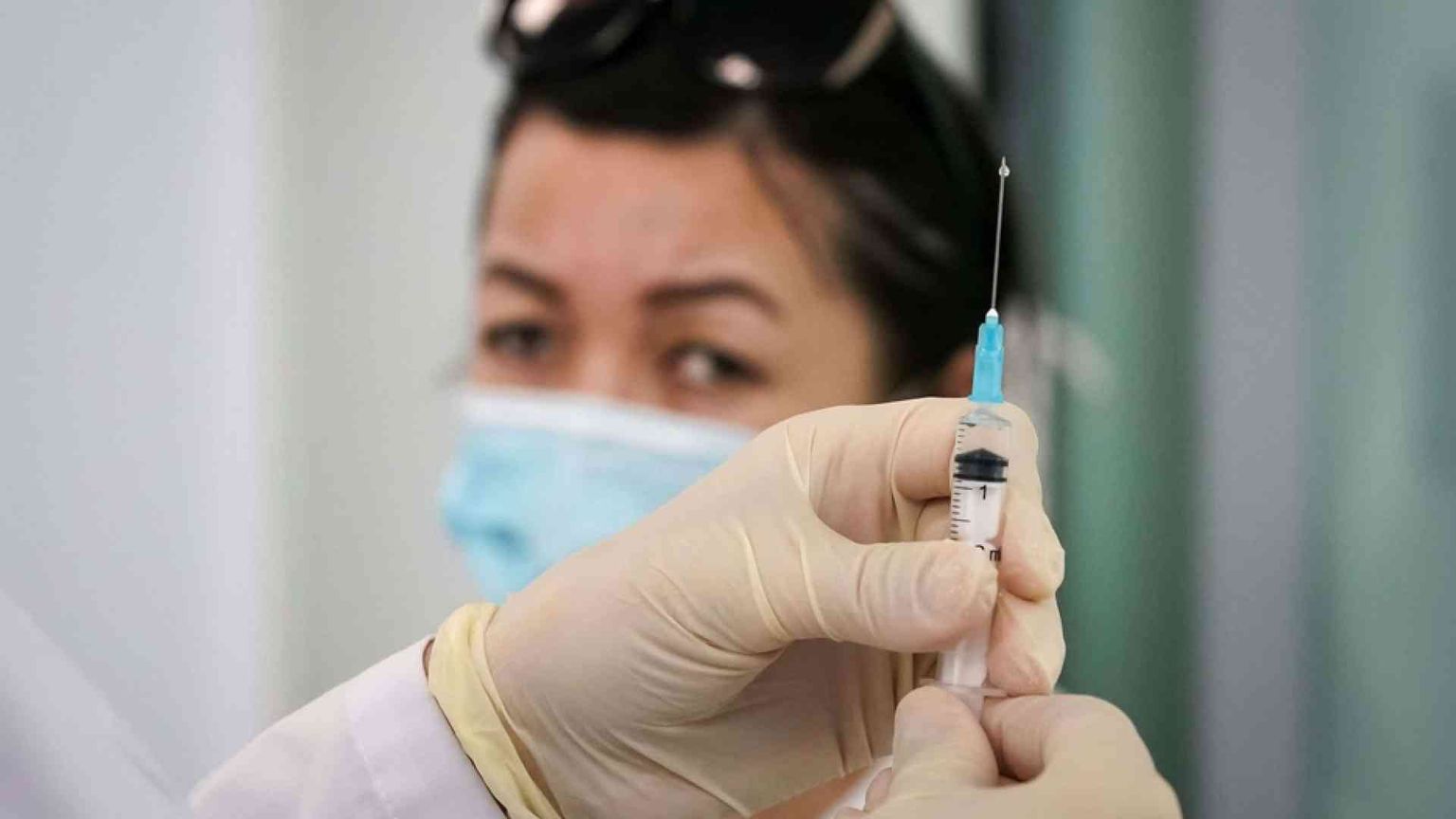 Presidenti, calamite e pseudo-scienza. I teoremi degli «odiatori vaccinali»