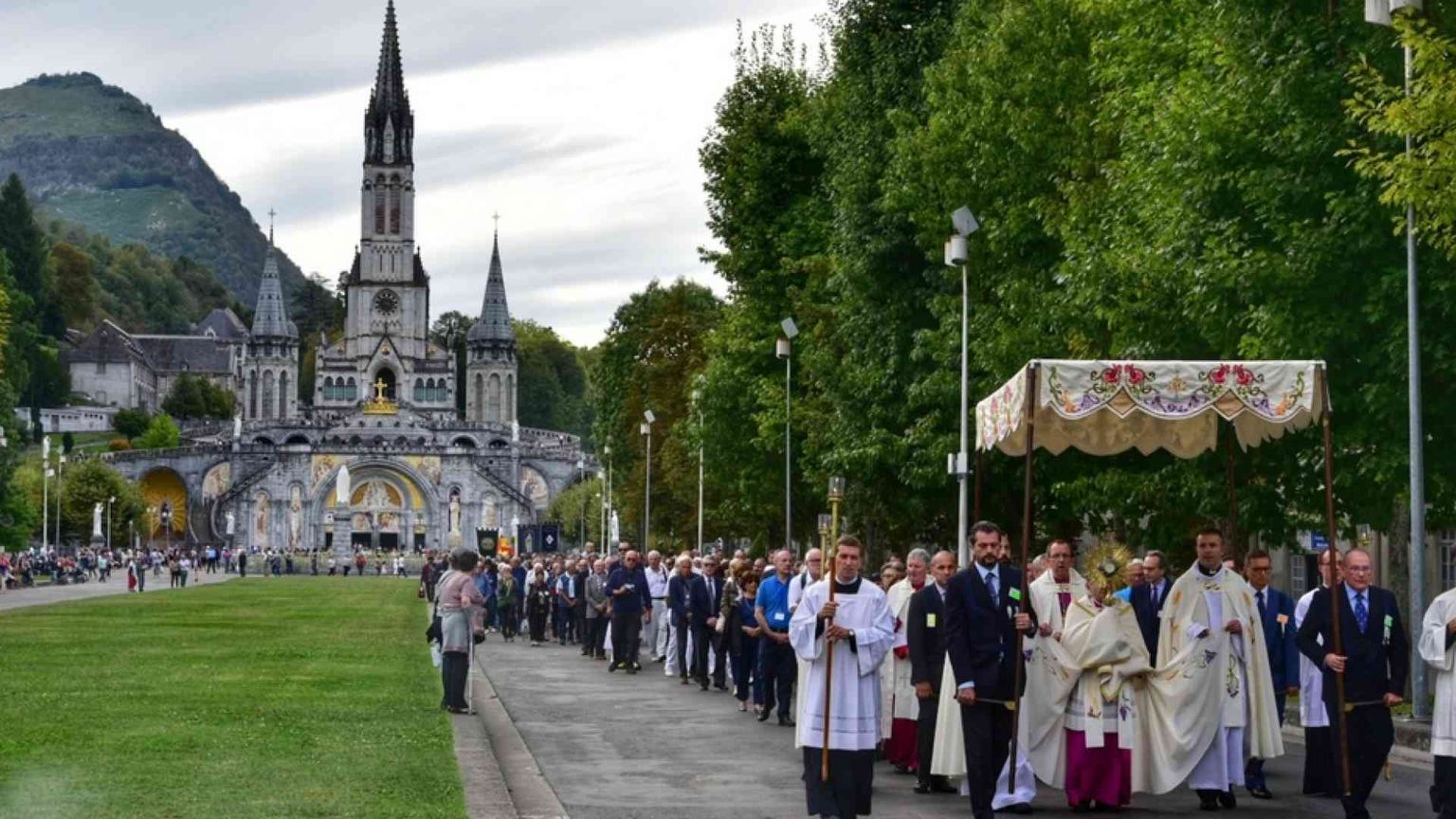 Lourdes, primi passi di speranza