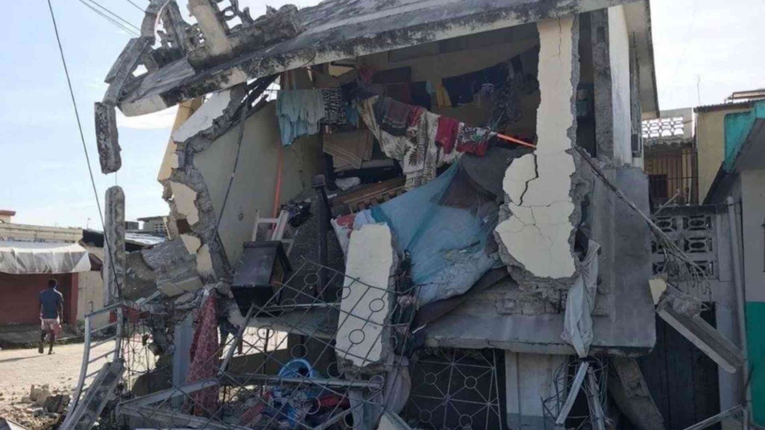 Ad Haiti forte terremoto (magnitudo 7.2). Danni e almeno 225 morti