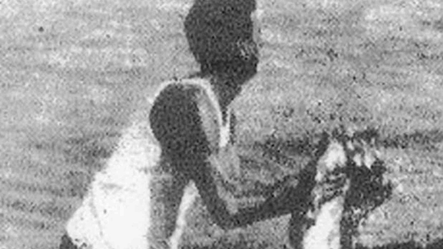 Ha un nome l'uomo della foto della strage di Vergarolla