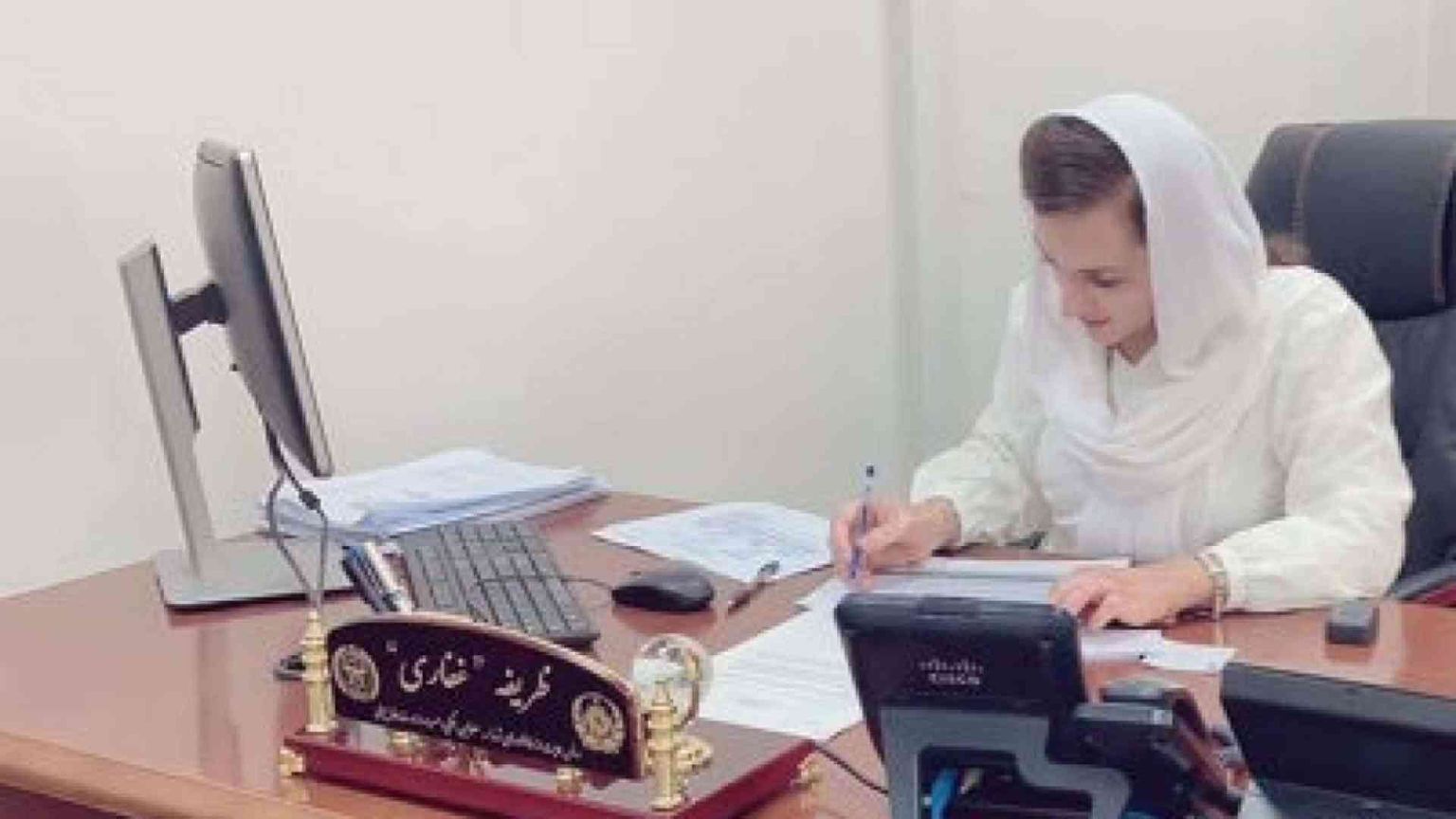 «Sono a Kabul», poi silenzio. Paura per la sindaca Zarifa Ghafari