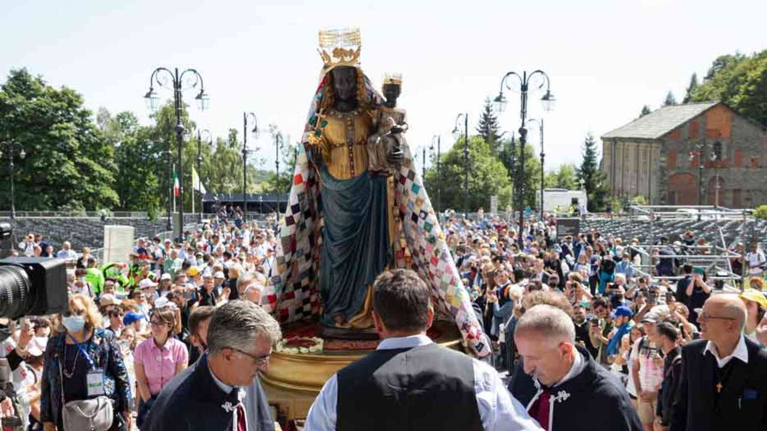 Incoronata la Madonna nera dopo 101 anni
